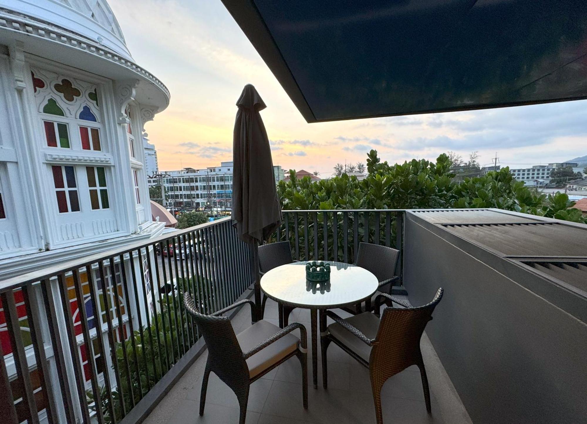 The Deck Condominium By Lofty Patong Esterno foto